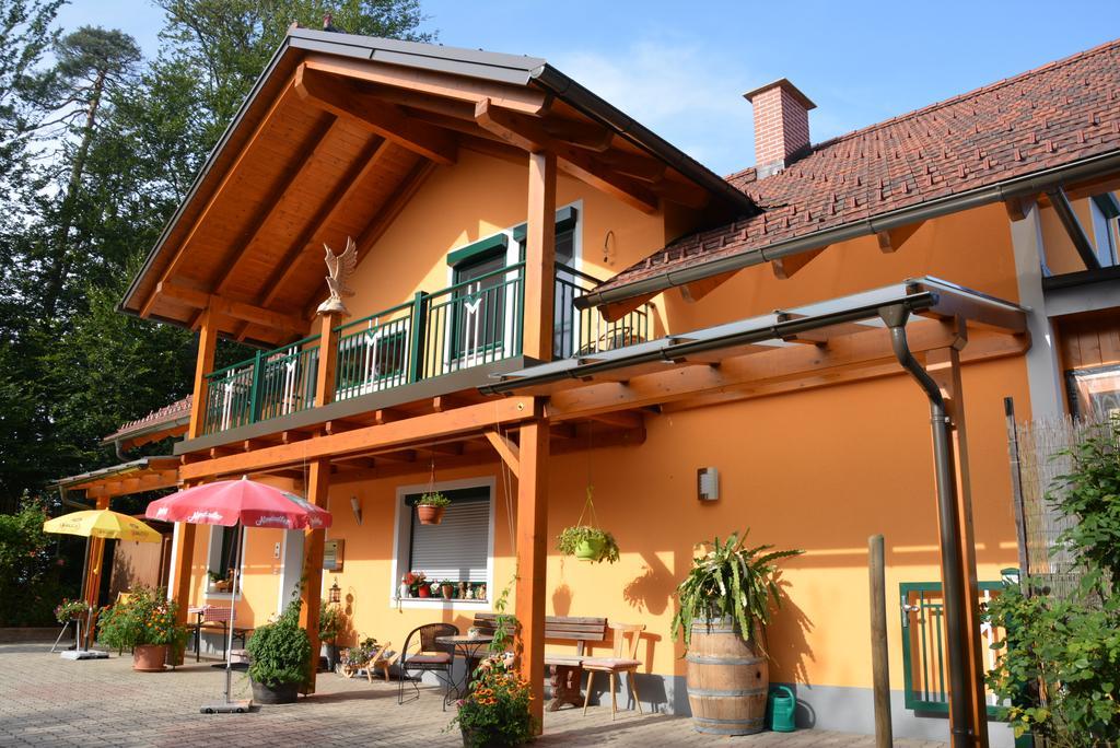 Gaestehaus Schmid Sankt Johann im Saggautal Exterior photo